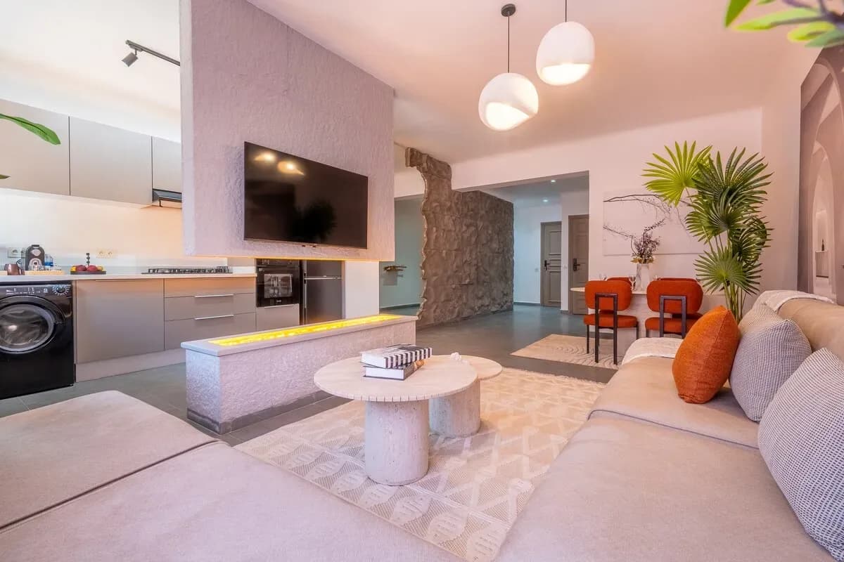 Central City Center • Prestige 2BR • Netflix • A/C