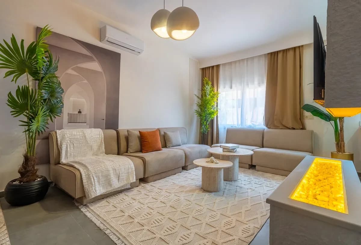Central City Center • Prestige 2BR • Netflix • A/C